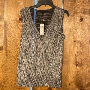 BCBG NWT V neck top sz XS